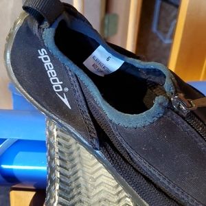 Speedo water shoes